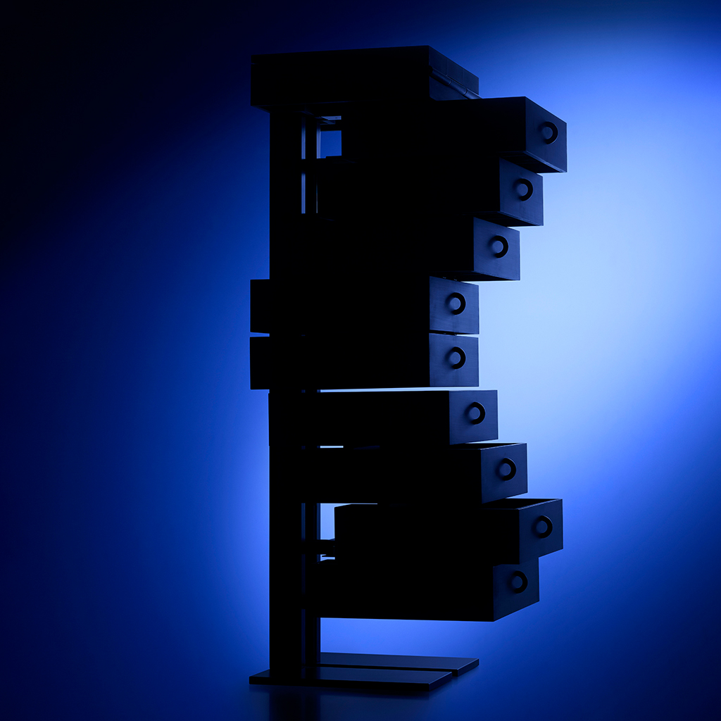 Alias believes in a synergy between functionality and art, the pursuit of a Something Else that gives life to cutting-edge and unique products.