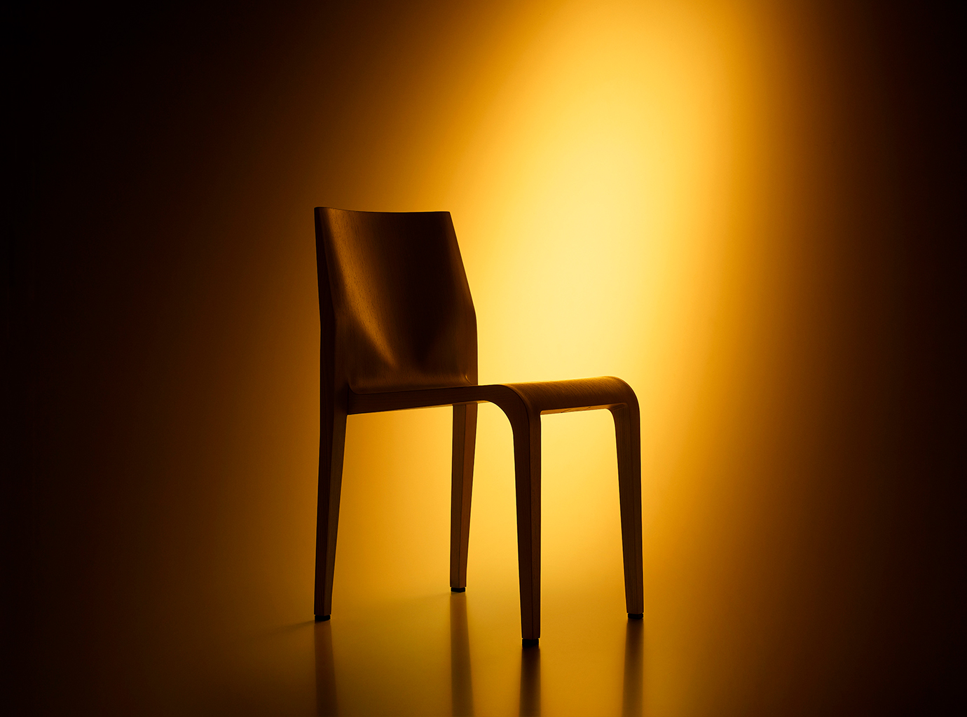 Alias believes in a synergy between functionality and art, the pursuit of a Something Else that gives life to cutting-edge and unique products.