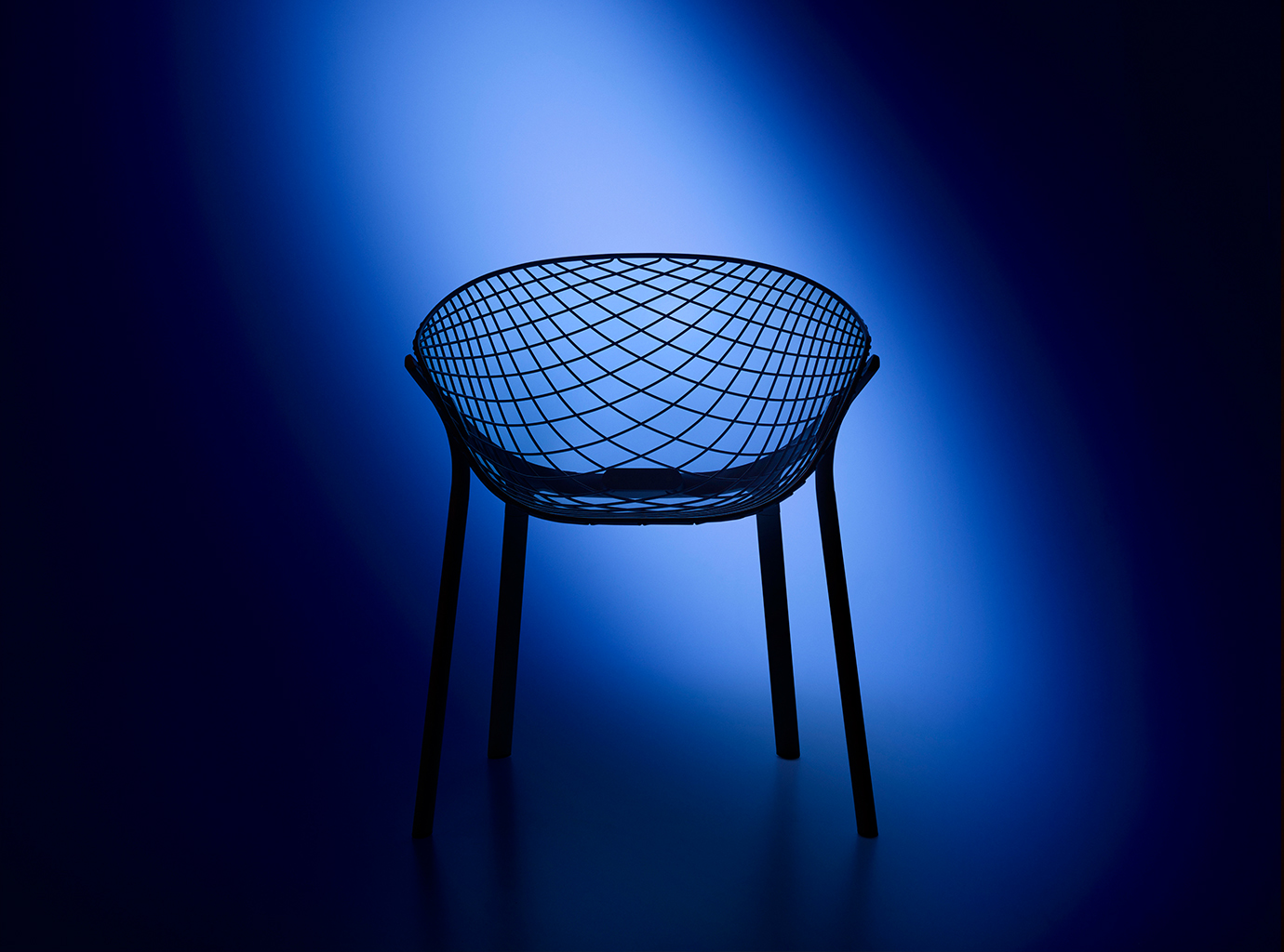 Alias believes in a synergy between functionality and art, the pursuit of a Something Else that gives life to cutting-edge and unique products.