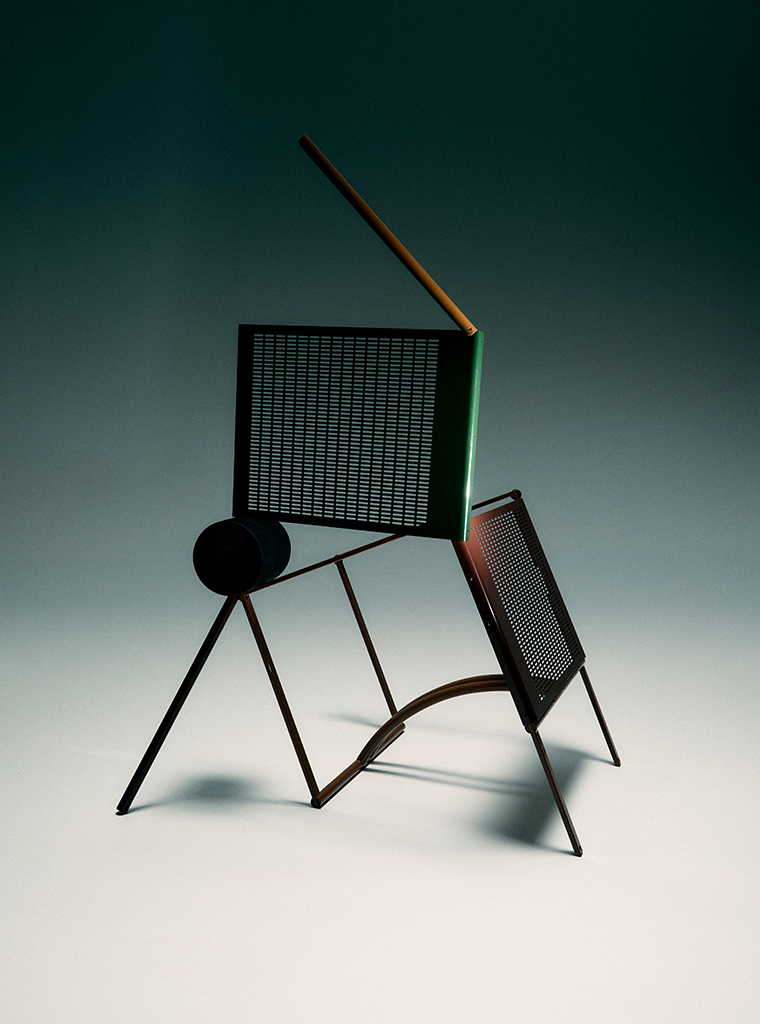 Alias believes in a synergy between functionality and art, the pursuit of a Something Else that gives life to cutting-edge and unique products.