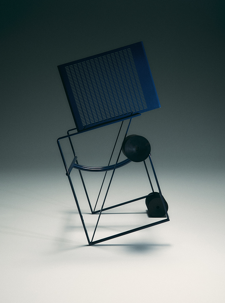 Alias believes in a synergy between functionality and art, the pursuit of a Something Else that gives life to cutting-edge and unique products.