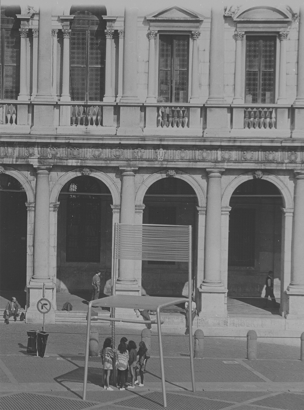 Notre Histoire - Alias, Mobilier et Design d'Excellence Depuis 1979, Alias se consacre à la conception de meubles de design pour la maison, le bureau et le contract. Découvrez notre histoire et nos produits.