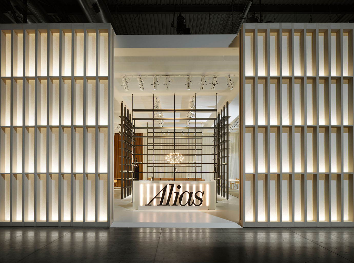 Unsere Geschichte - Alias Möbel und Design-Einrichtungen Seit 1979 widmet sich Alias dem Design von Möbeln und Accessoires für Haus, Büro und Contract. Entdecken Sie unsere Geschichte und lernen Sie unsere Produkte kennen