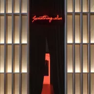 Alias engagiert sich seit 1979 in der Gestaltung von Designermöbeln und -accessoires für Haus, Büro und Contract. Besuchen Sie unsere Website und entdecken Sie