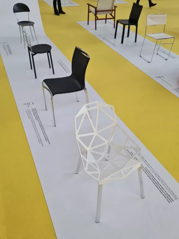La sedia infinita Bigframe
